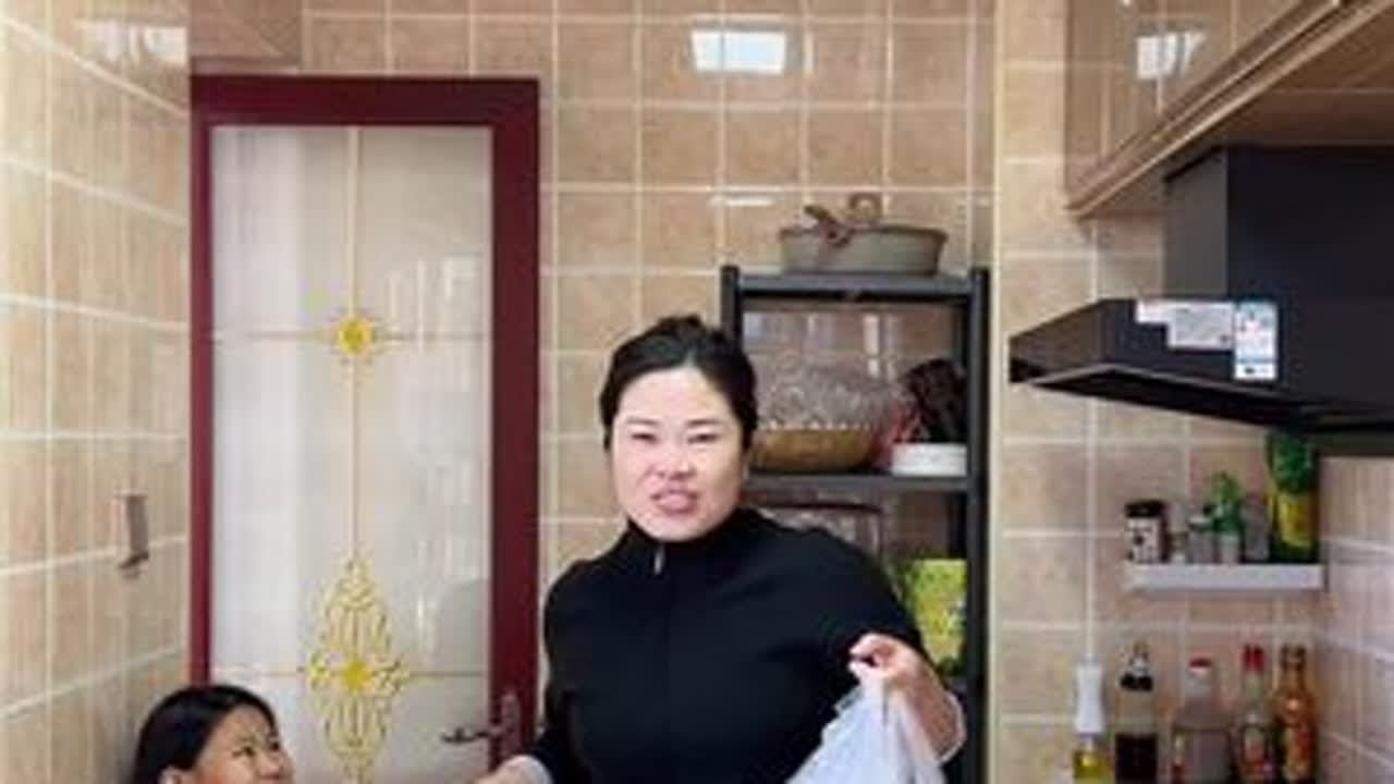 发烧了高烧39.5 视频无文案姐妹们请你们自由发挥想象#记录真实生活 #在平凡的日子里热爱生活 #一拖三带娃的生活