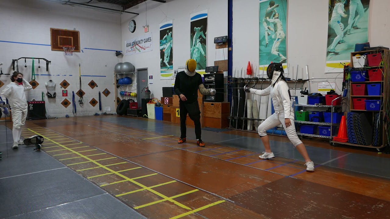 Fencing: Epee invites to create attacks