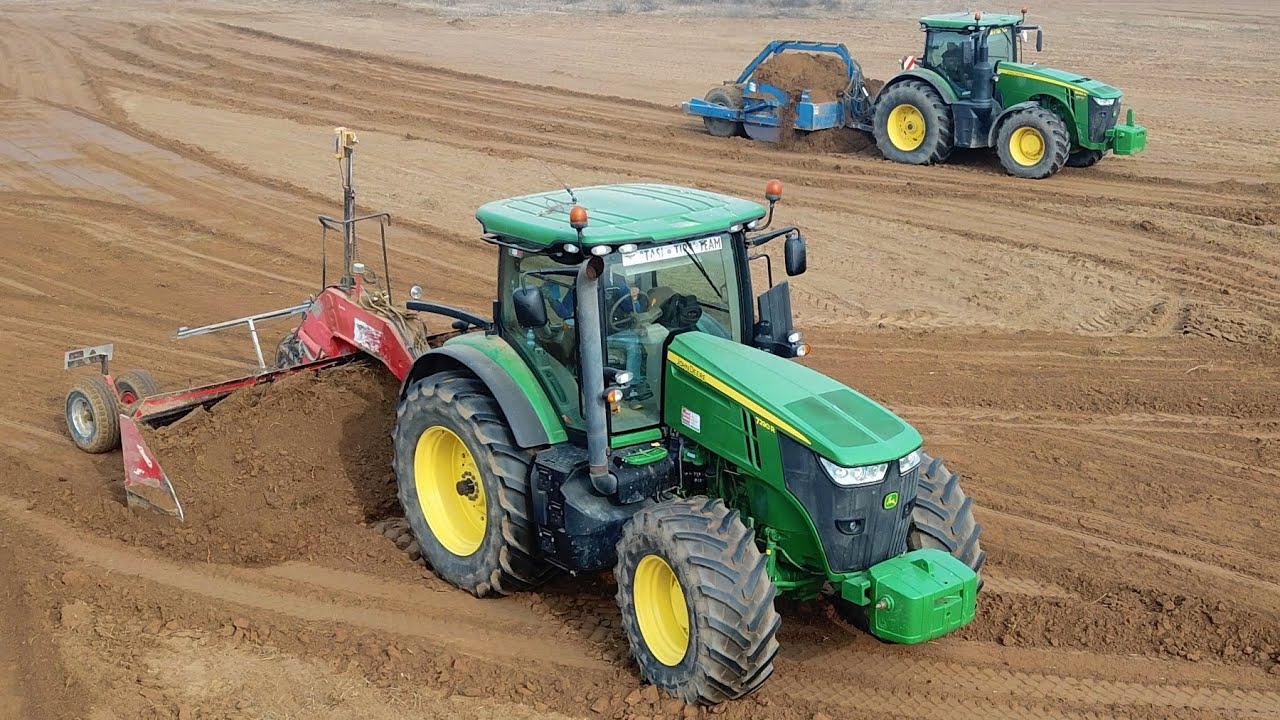 2x John Deere | 7290R & 8400R | Ground Levelling 2023 | Tasi e Tira Team