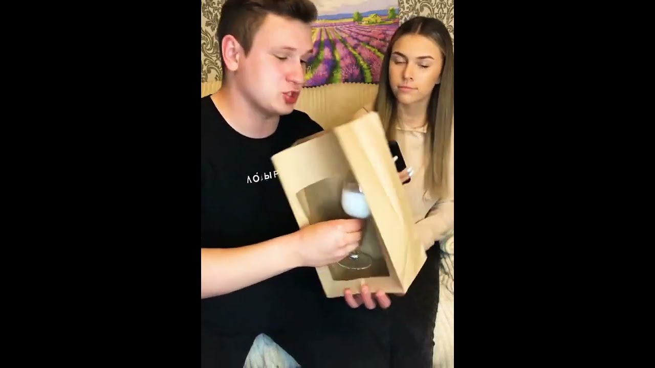 TIK TOK 2021 - 😜😜 FUNNY MAGIC TRICK REACTION 2021🤔🤔 #shorts