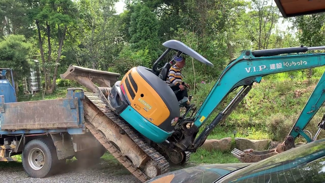 挖土機上車