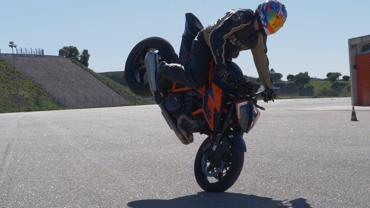 KTM 1290 SUPER DUKE R 2020 TEST RIDE burnouts, endos and big wheelies
