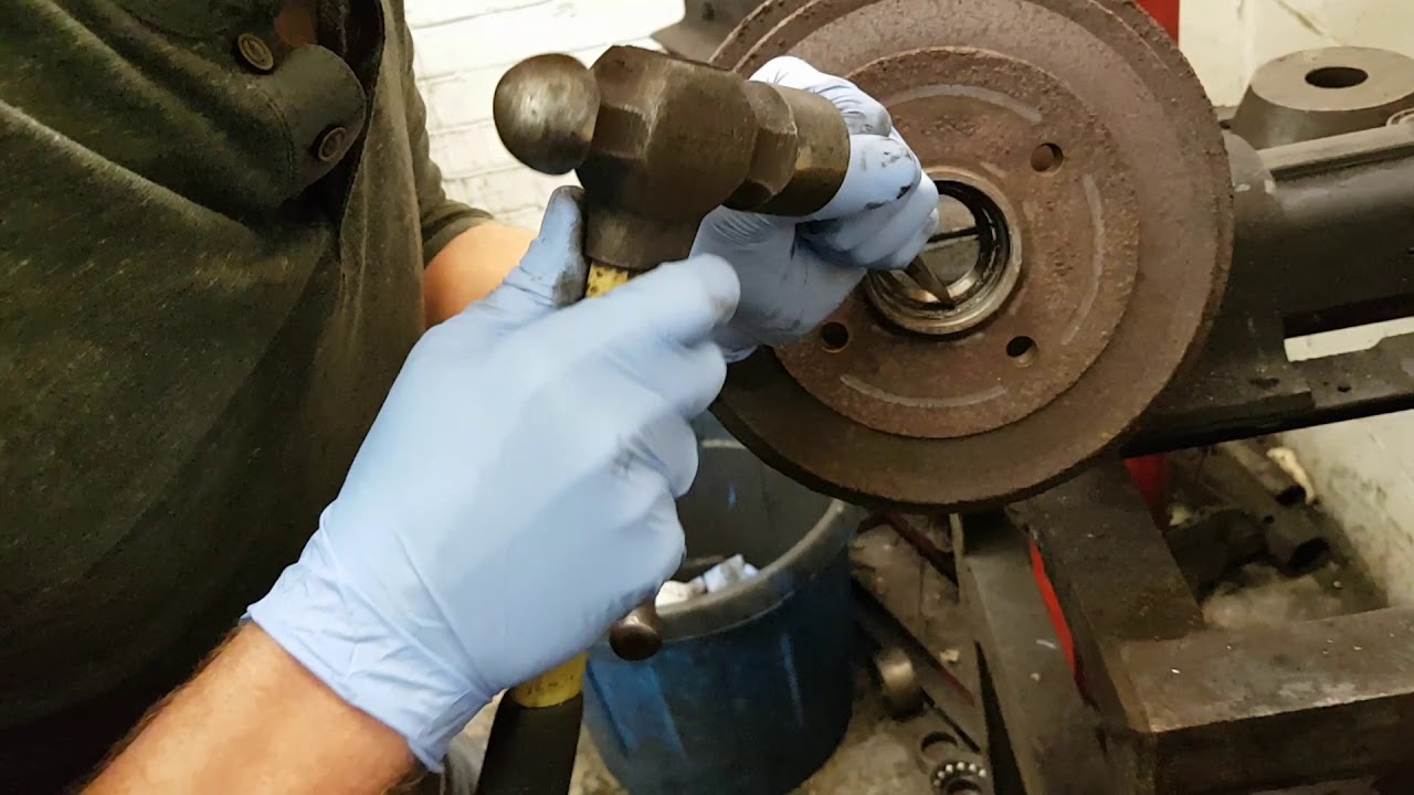 Citroen rear wheel bearing circlip without the holes