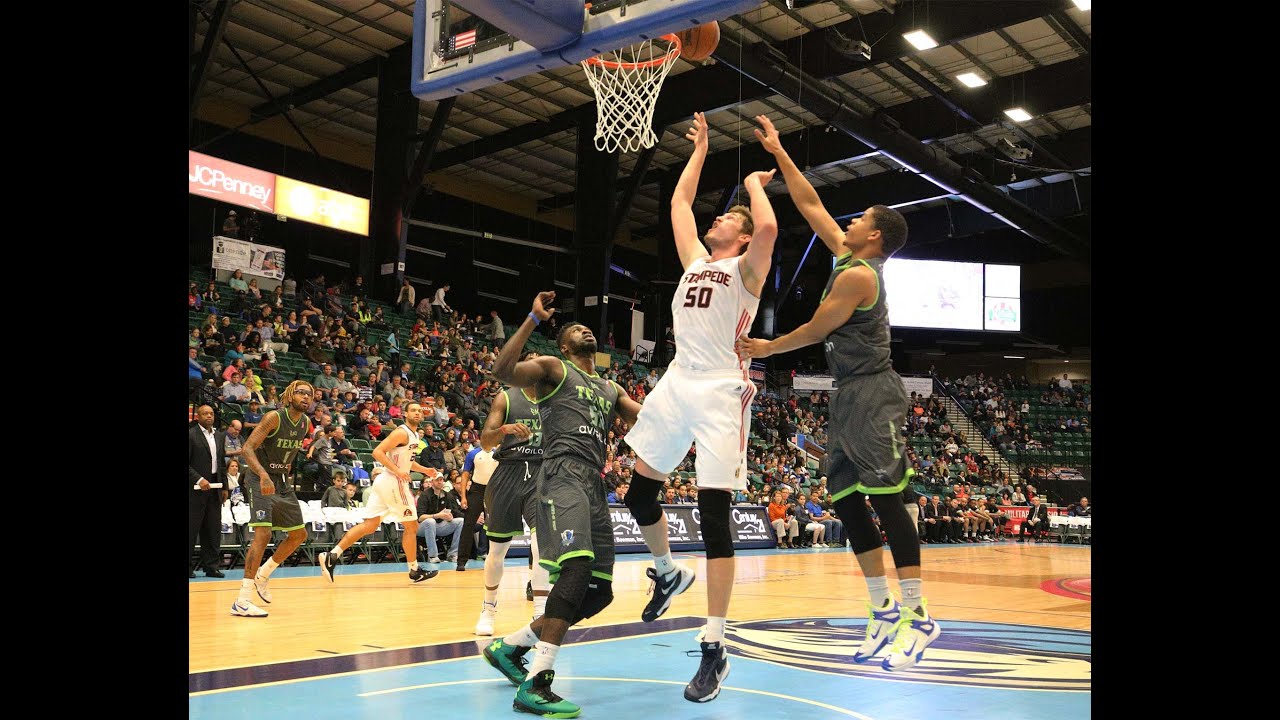 DBB-TV: Besuch bei Tibor Pleiss in der D-League