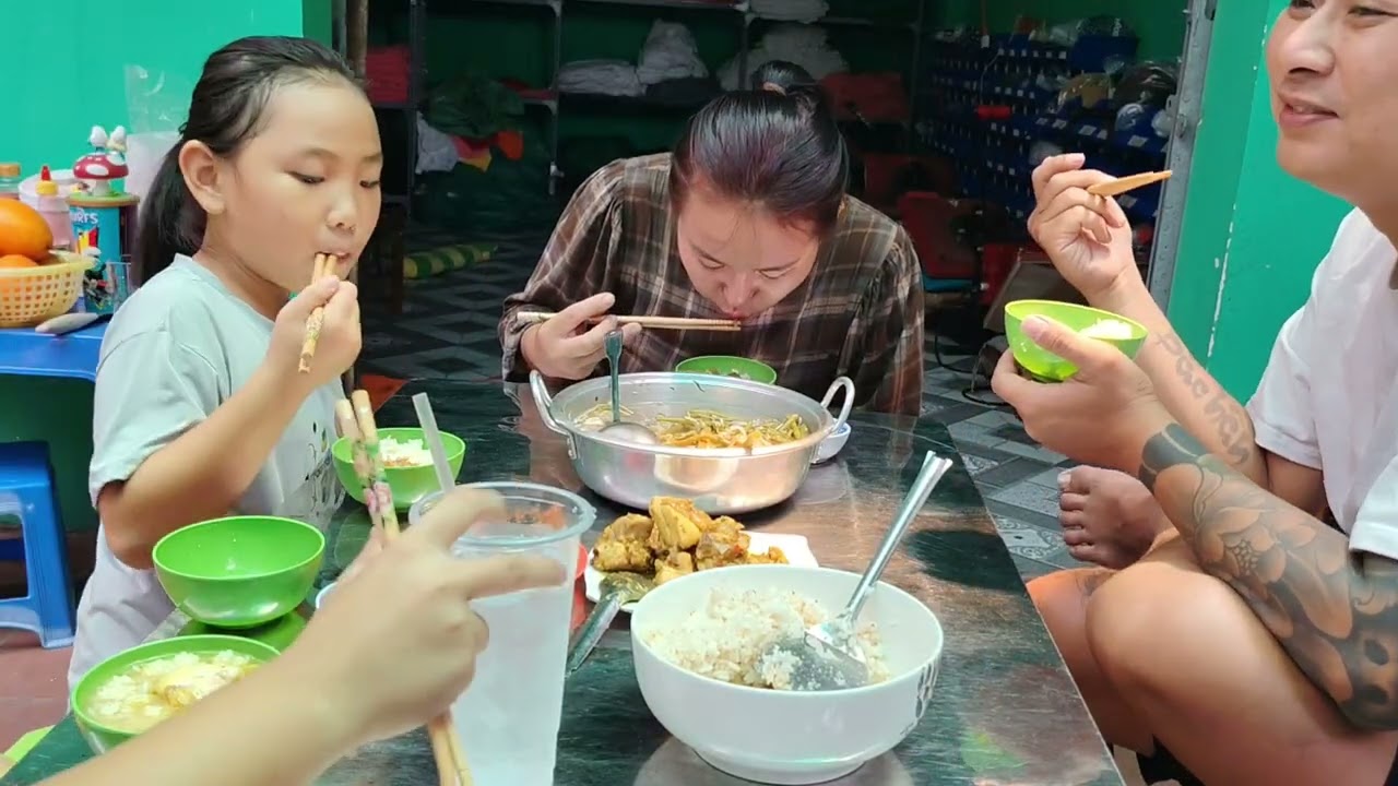 Chiên cơm nguội, ăn với gà kho sả canh rau muống đồng #buacomgiadinh #comnha #ancungnhau 