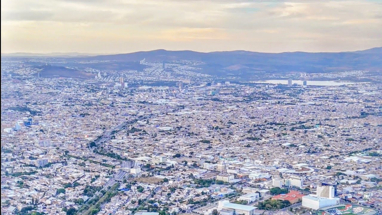 así se ven los CERROS de León y la CIUDAD.
