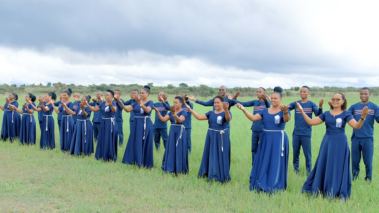 NINASHANGAZWA -Kwaya ya Mt. Vincent Pallotti Makiungu Singida (Official Video-HD)_tp