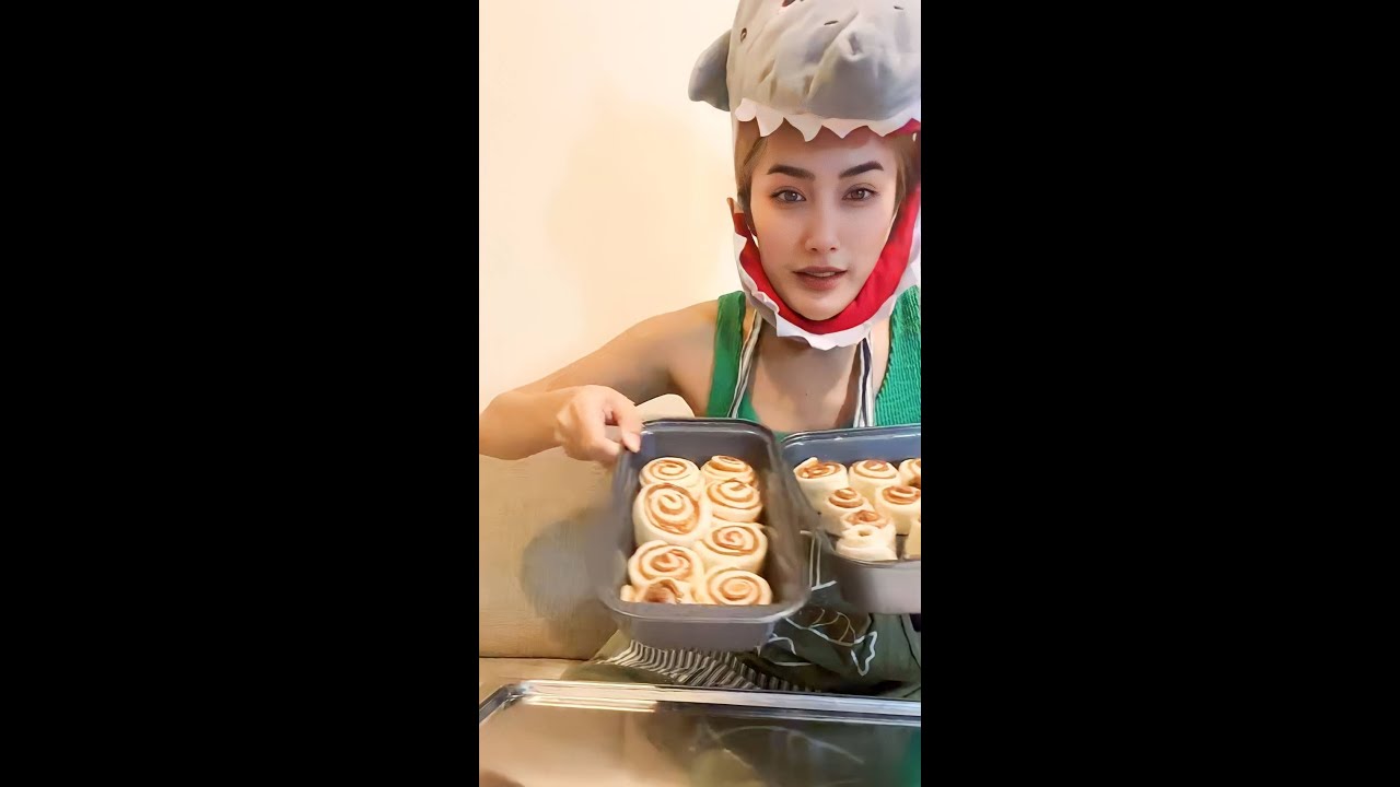 20230114 Tina Wigg  -   TikTok LIVE  |  Baking for Charlotte [1/3]