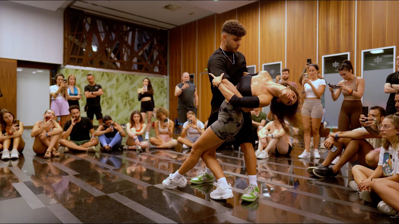 Andrea & Luis: Bachata Sensual — Sensual Week 2023
