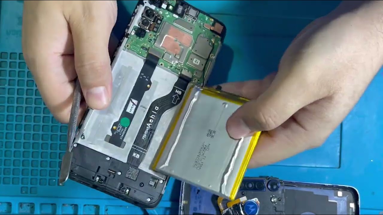 Moto G8 desligando do nada | Como trocar bateria passo a passo