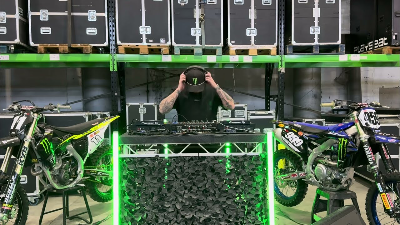 MA1A DJ SET MONSTER ENERGY WAREHOUSE