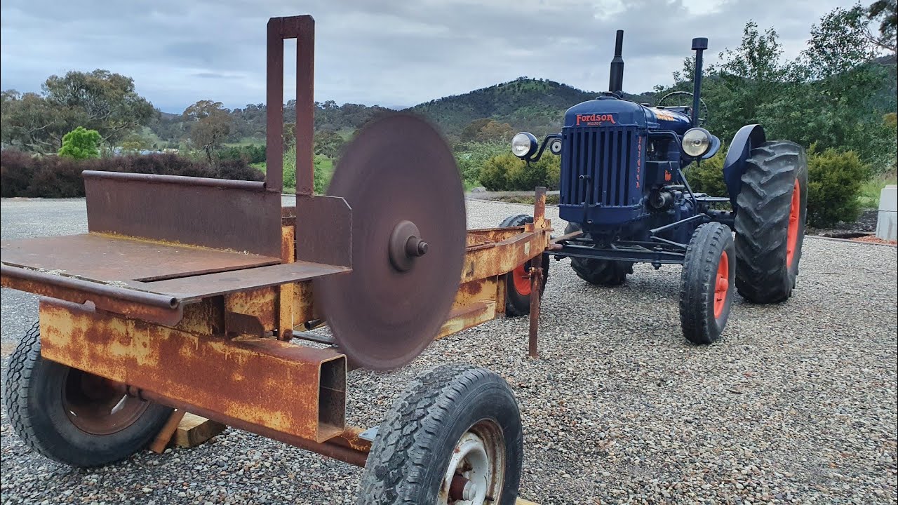 Fordson E27N belt driven Sawbench