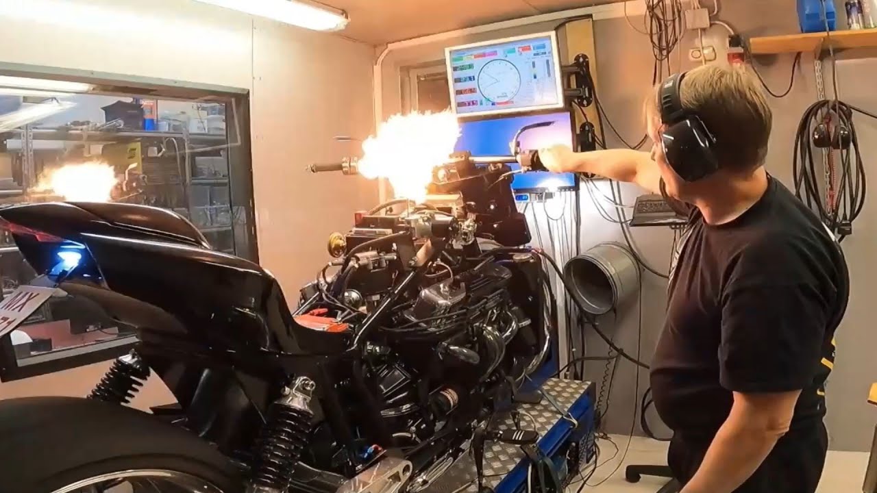 Tulta munille!  Bomb Boss V8-prätkä dynossa I B1-Garage I Episode 26