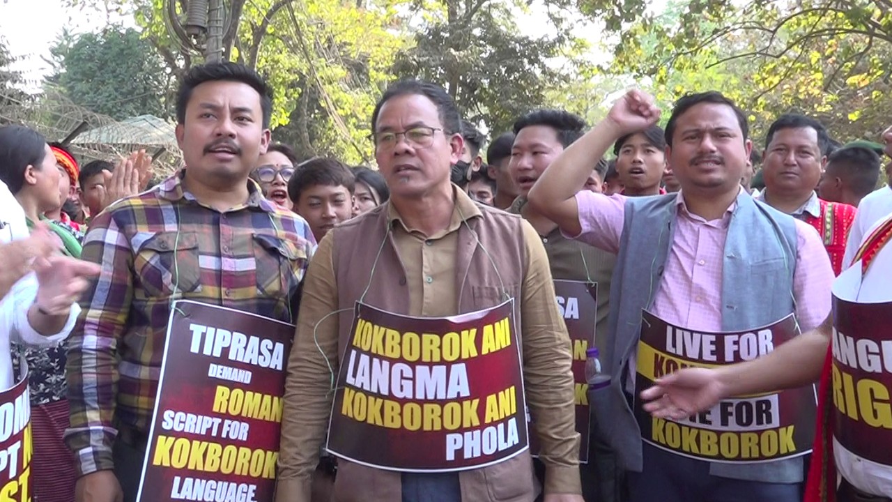 Agartala Paralysed as Thousands Form Human Chain demanding for Roman Script