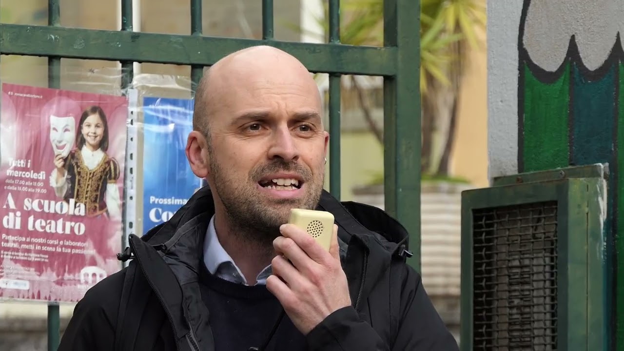 Casal Bertone: sit-in di protesta dei genitori fuori la scuola Randaccio - Canale 10