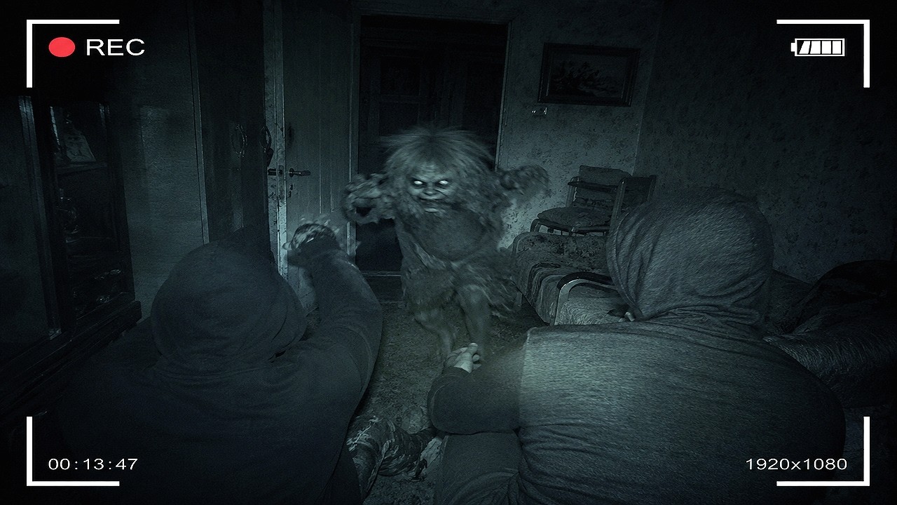 ДОМОВОЙ НАПАДАЕТ В КВАРТИРЕ! A HOUSE SPIRIT IS ATTACKING IN THE APARTMENT!