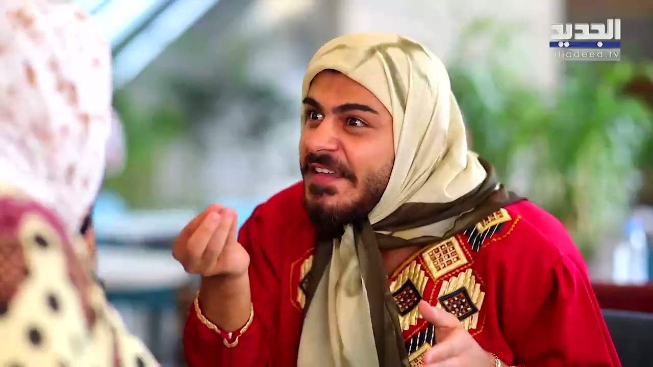 أم حبودي وإم سماعين تعيشان حياتهما .. ما حصل داخل المطعم مضحك جدا