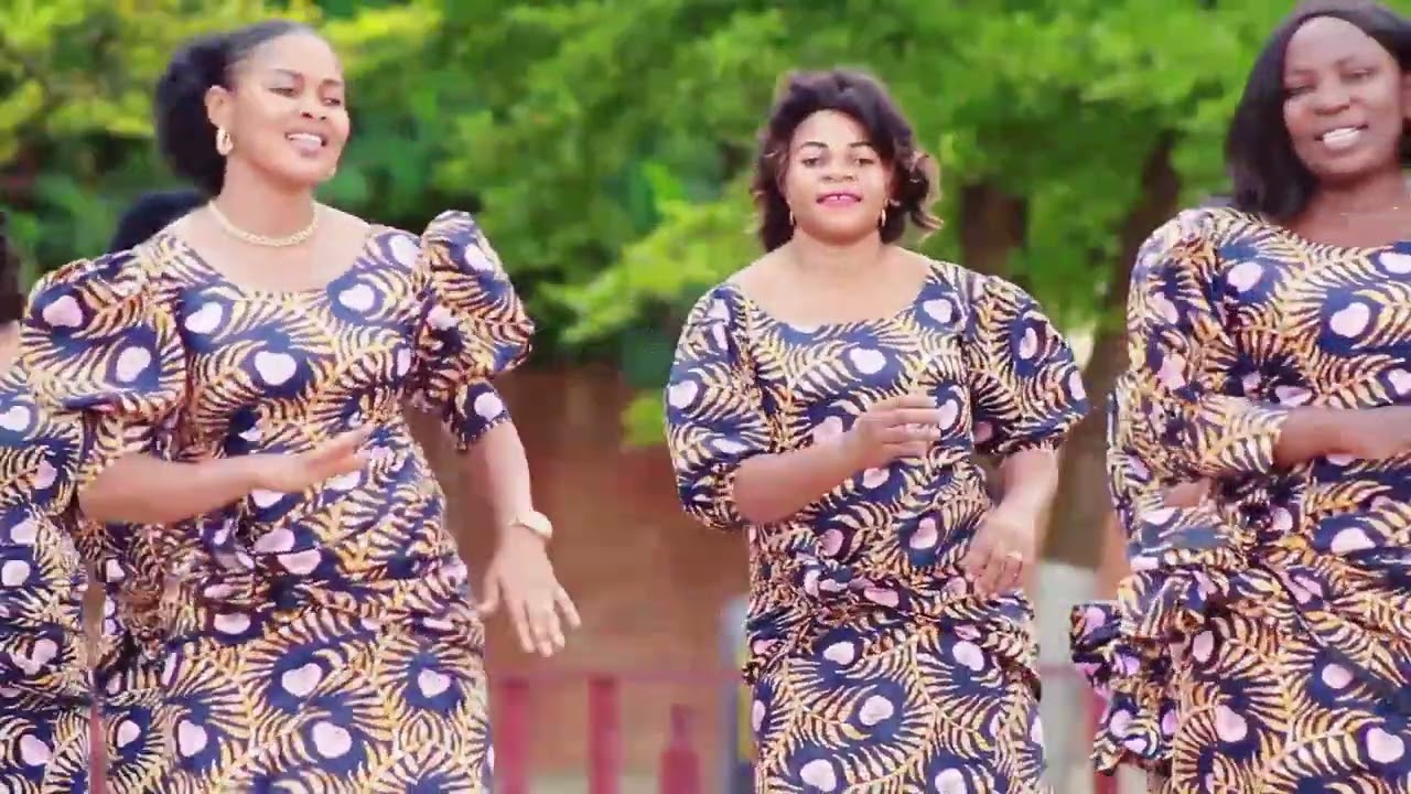 SIMAMA UANGAZE MWANAMKE by AGAPE CHOIR