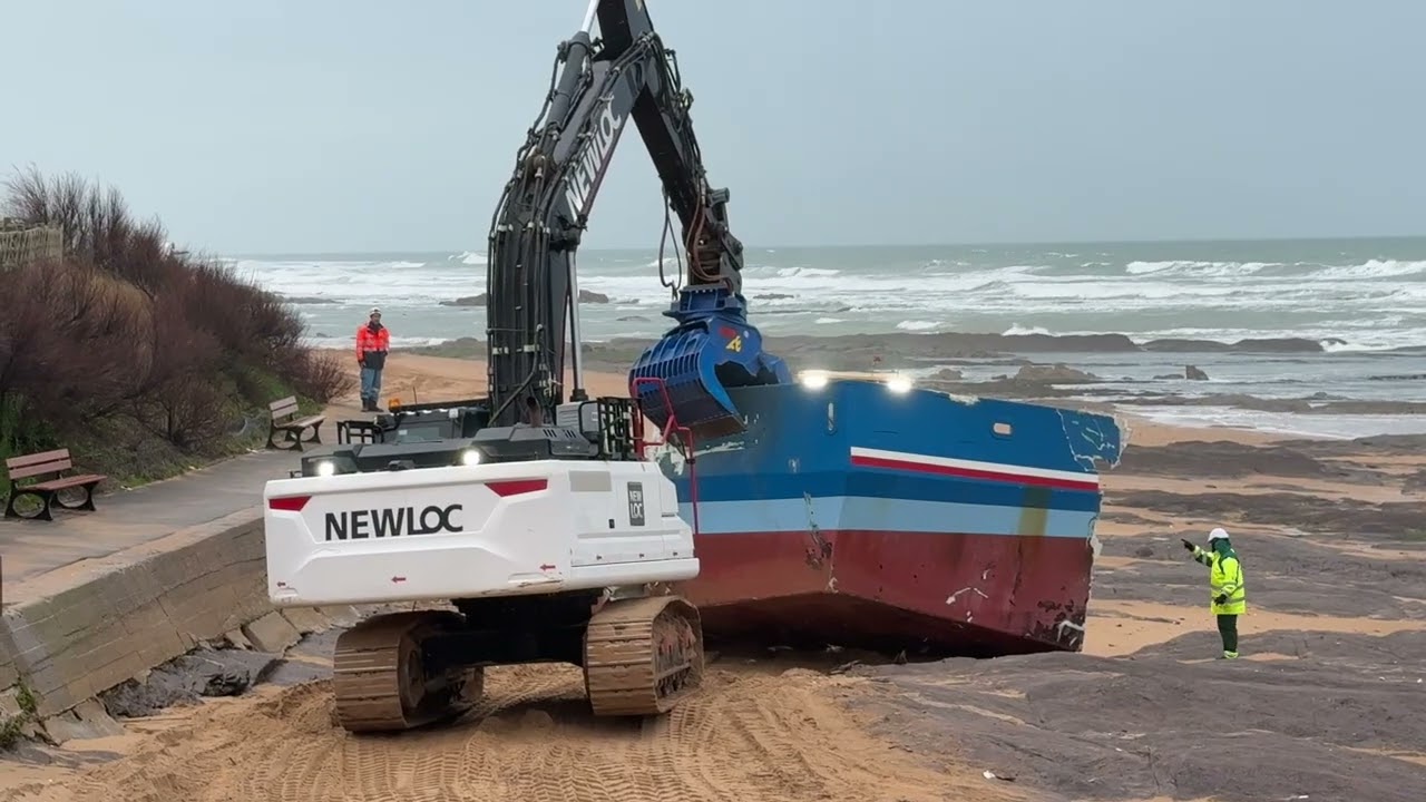 Les Sables d'Olonne - Démantèlement du Santa Anna Maria