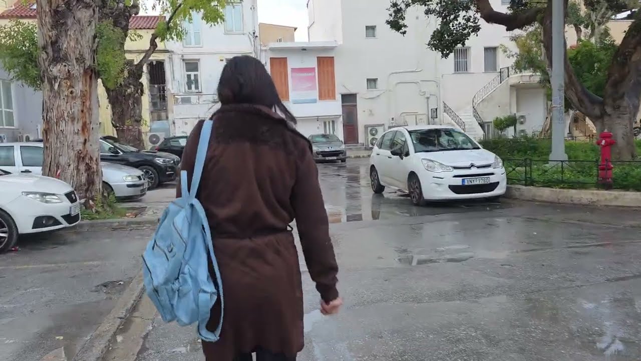 Βροχουλα  ωραία βόλτα στα σοκάκια στα Χανιά 