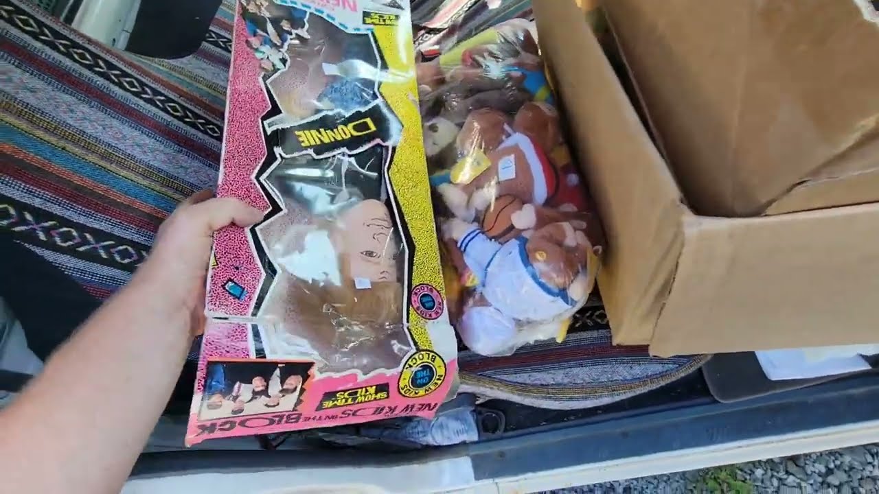 Cash on the Curb for the Fleamarket