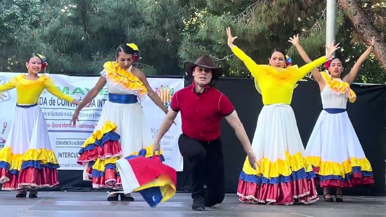 Enseñando a las nuevas generaciones que habitan en Barcelona 🇪🇸👌🏽😍cultura entre dos pueblos. 💃🕺🇻🇪
