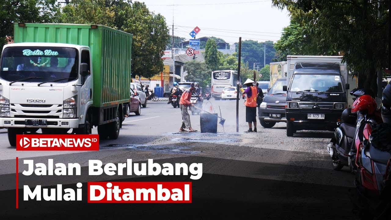 Jalan Berlubang di Kudus Mulai Dilakukan Penambalan