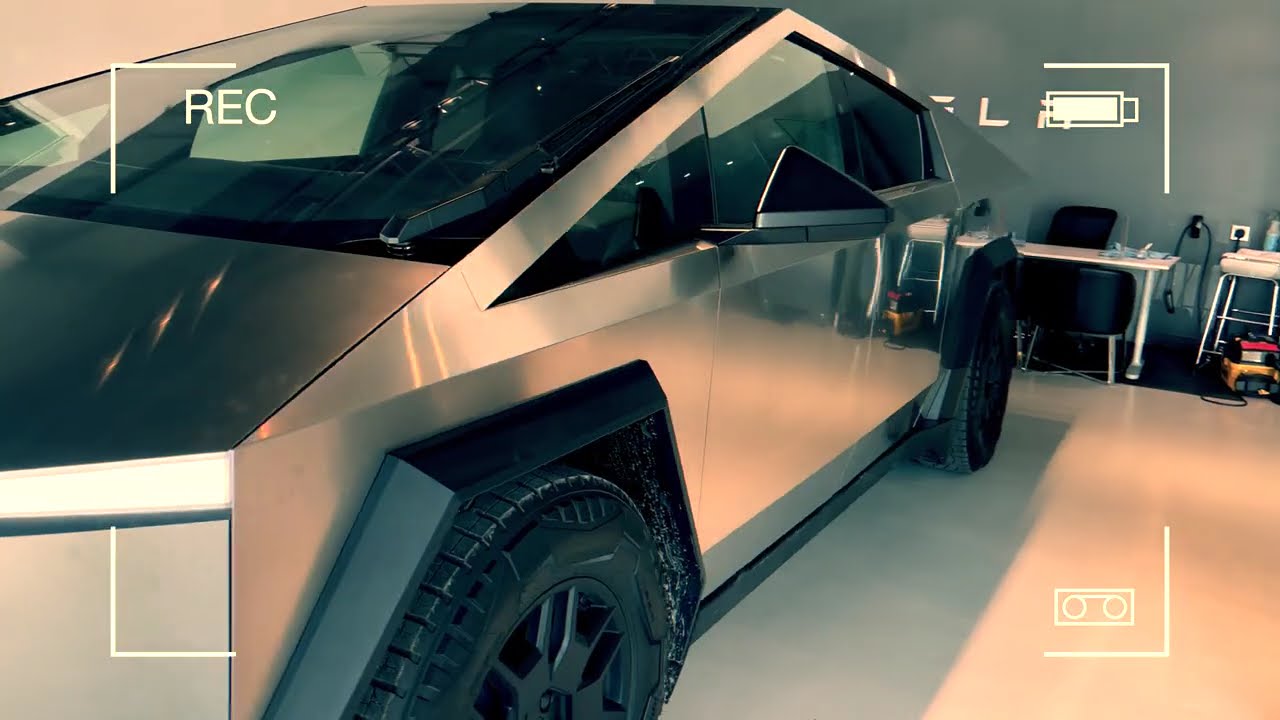 Tesla Cybertruck // First Impressions!