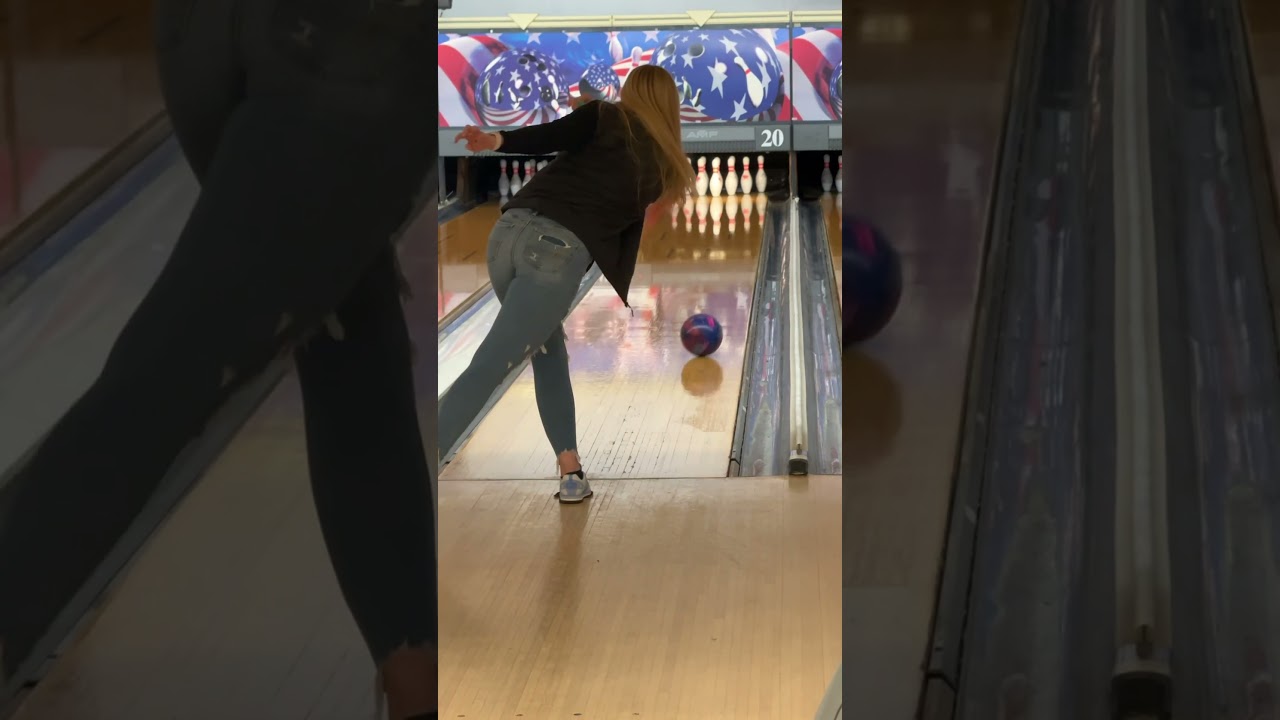 😎 #sarahbowls #dv8bowling #brandsofbrunswick #h5gbowling #sliqbowling #turbogrips #driven2bowl