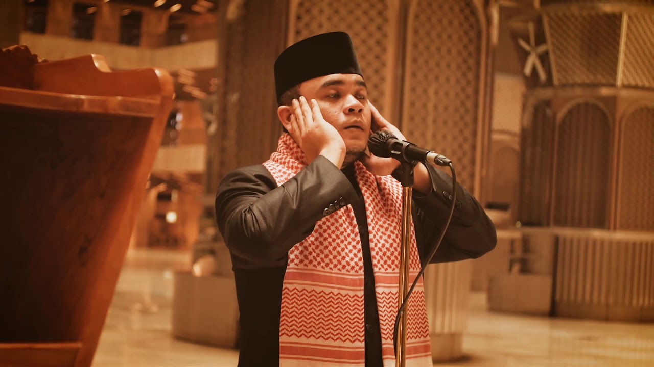 KUMANDANG ADZAN DARI MASJID ISTIQLAL
