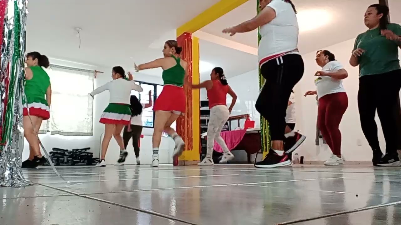 clase mexicana no tengo derechos de música solo es recreación #energianueva#bailefitne