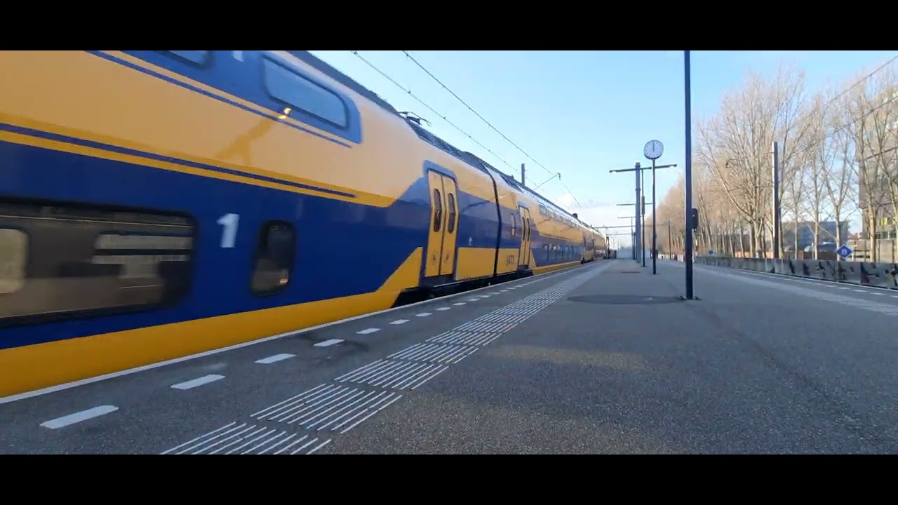 4 bakken VIRM passeren station Amsterdam Lelylaan richting Amsterdam Centraal!