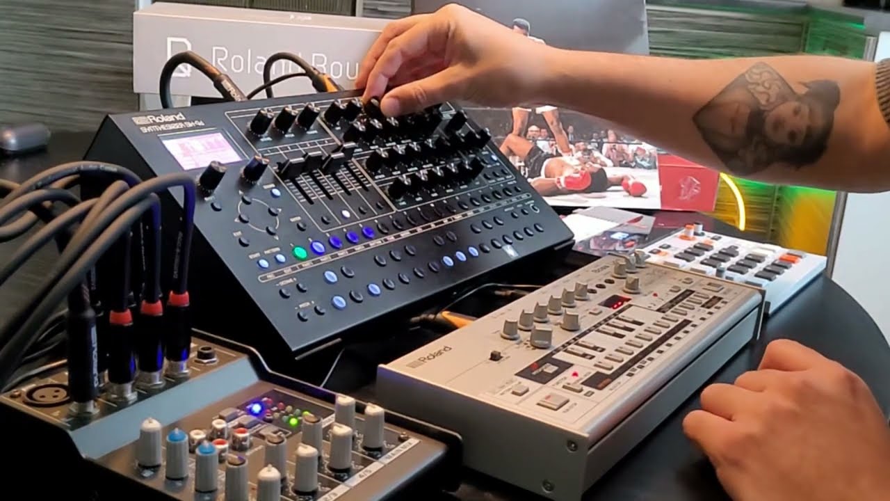 That's What Love Is / Live Dawless Session / Roland SH-4D / Roland TB-03 / EP-133 KO II
