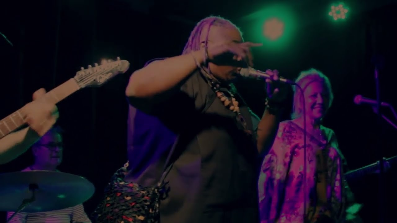Alexis P Suter & Chris Bergson - 'Hipshake' - Live in France - 2025