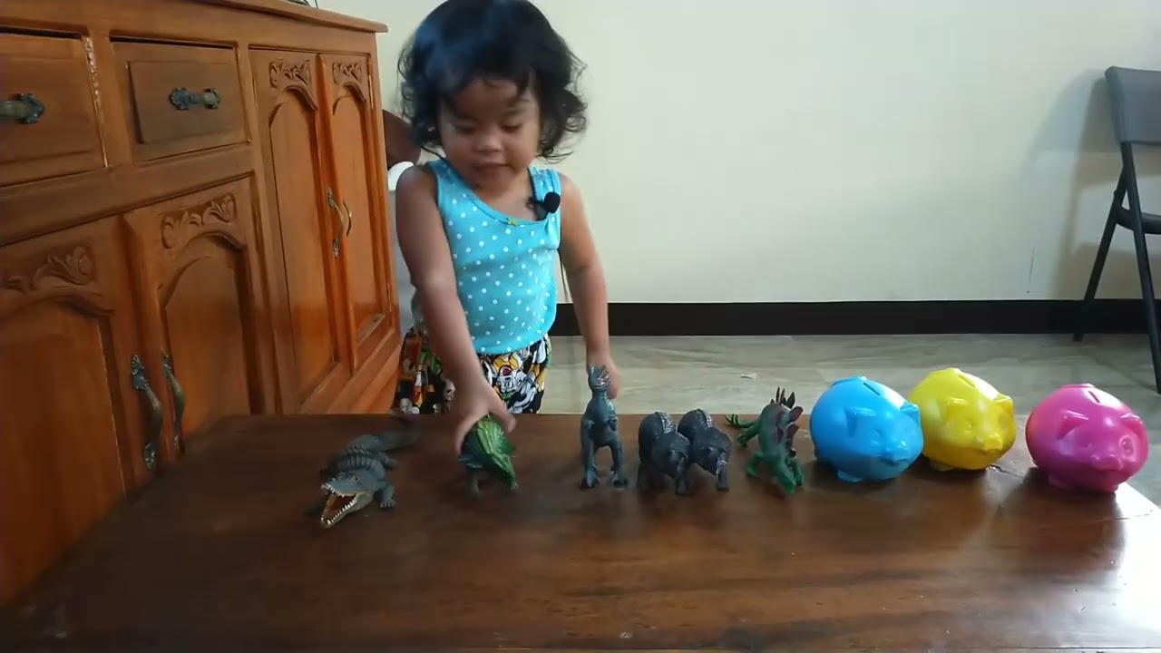 Abi Learns About Dinosaurs 🦕 II Abi's Playtime