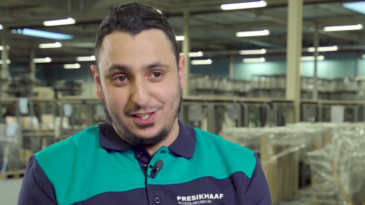 Rachid werkt als teamleider Service en Montagedienst bij Presikhaaf Schoolmeubelen