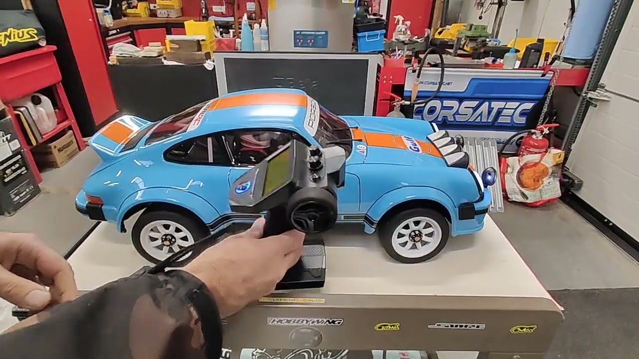 Porsche 934 Gulf RC 1/6 Traction Hobby  Primal RC : Présentation et unboxing