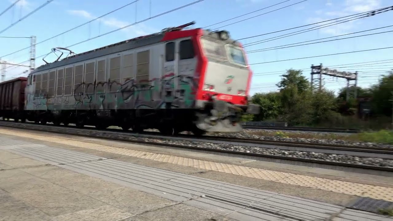 A high sided scrap freight train hauled by Mercitalia Rail's E652 114 locomotive