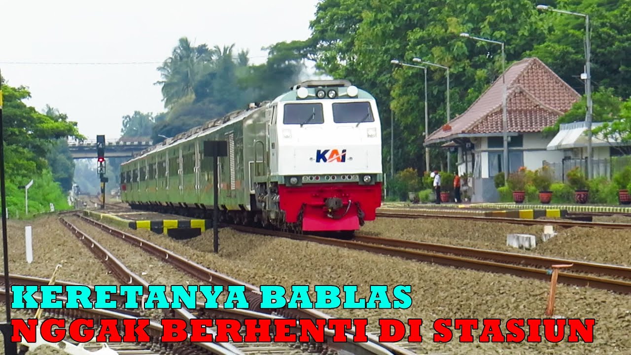 WIDIHH..!! Ngejar Kereta Unik Diperlintasan Kereta Api Sleman Yogyakarta