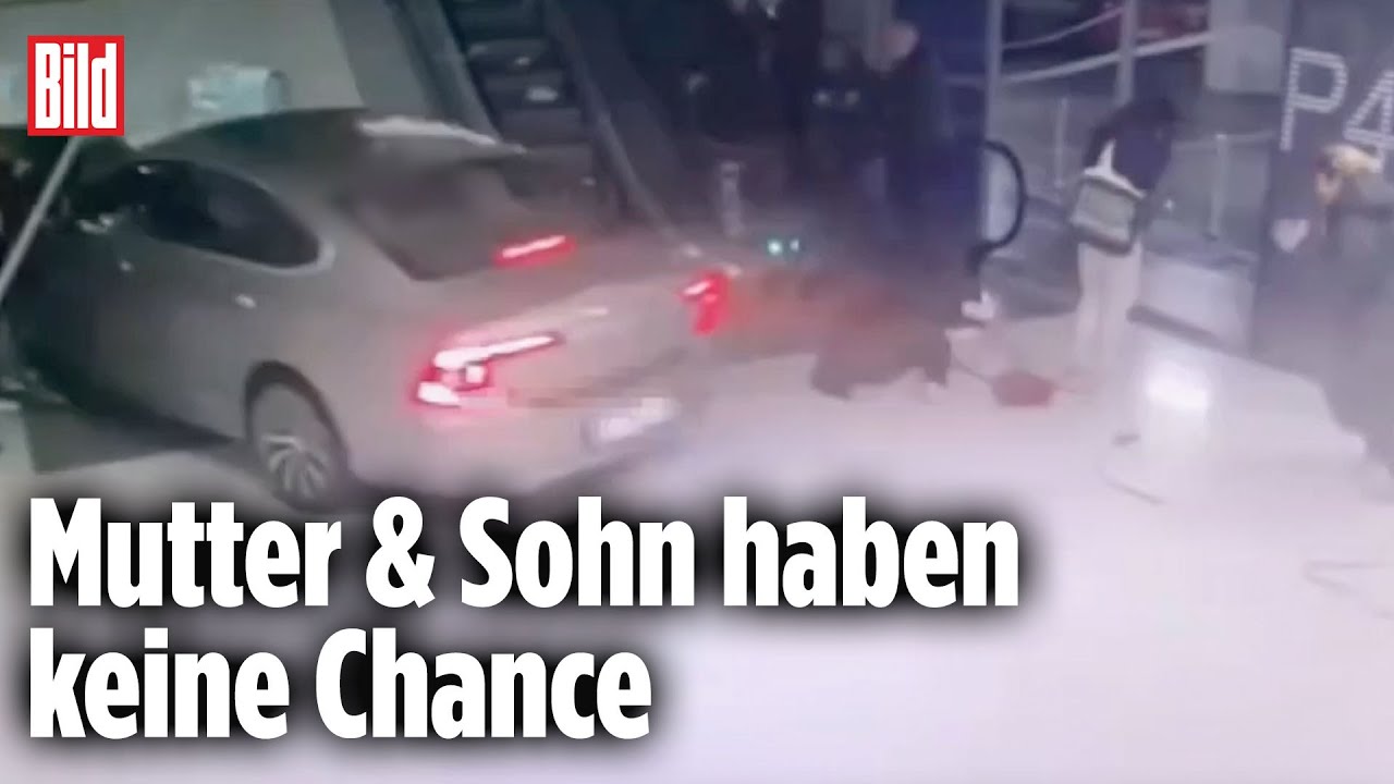Schock-Moment in Istanbul: Auto rast in Parkhaus-Rolltreppe