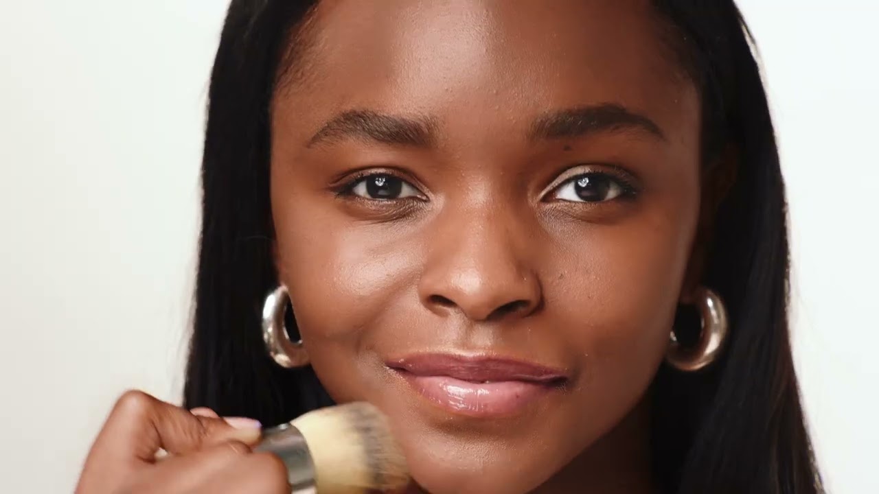 Skin Perfector Essence went viral for a reason 😉 Now with NEW Blending Brush & 12 flexible shades 💜