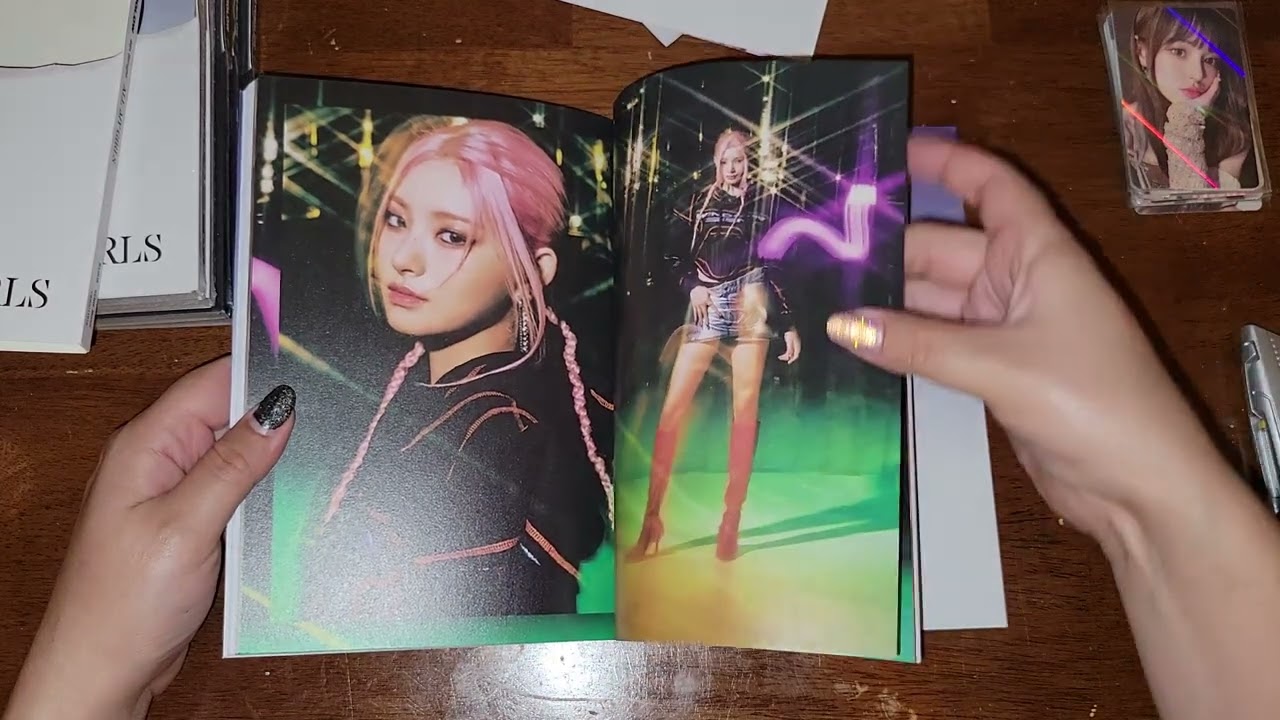 Unboxing EVERGLOW's All My Girls (from MAKESTAR)!
