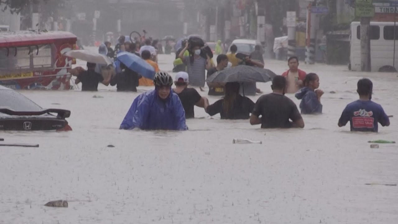Typhoon Vamco triggers flooding in Manila