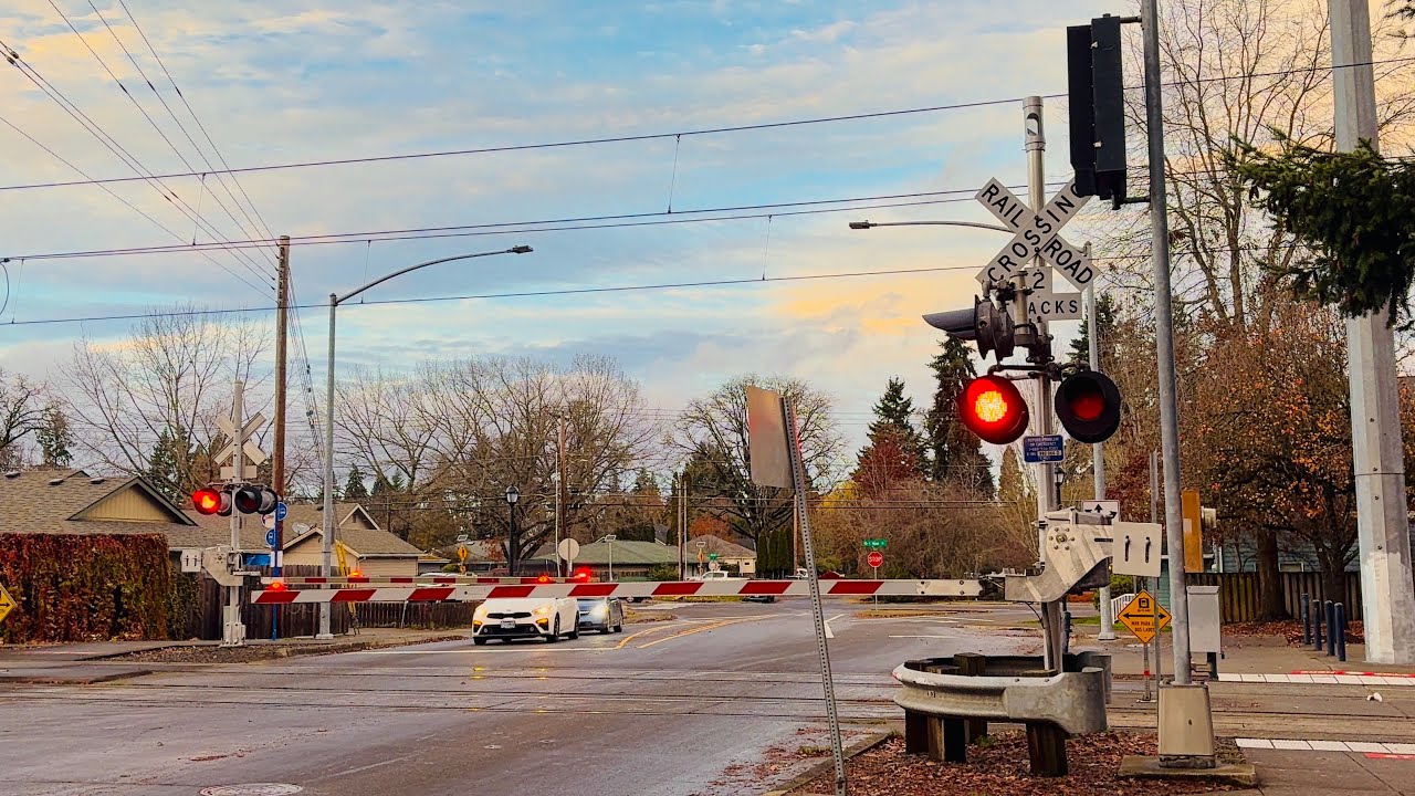 SE 12th Ave Grade Crossing, Hillsboro, OR