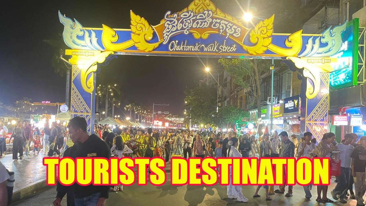 Chaktomuk walk street is very popular it is a safety tourists destination