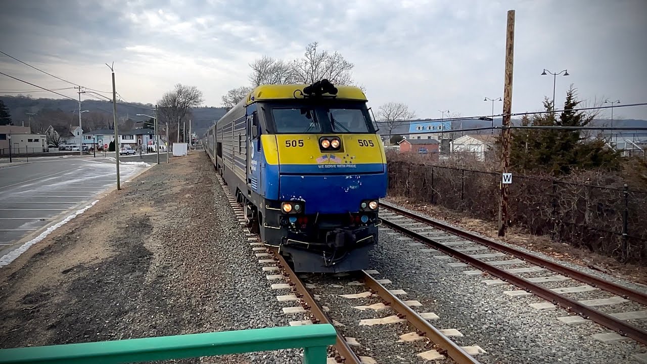 LIRR: Two midday trains at Oyster Bay 1/6/26