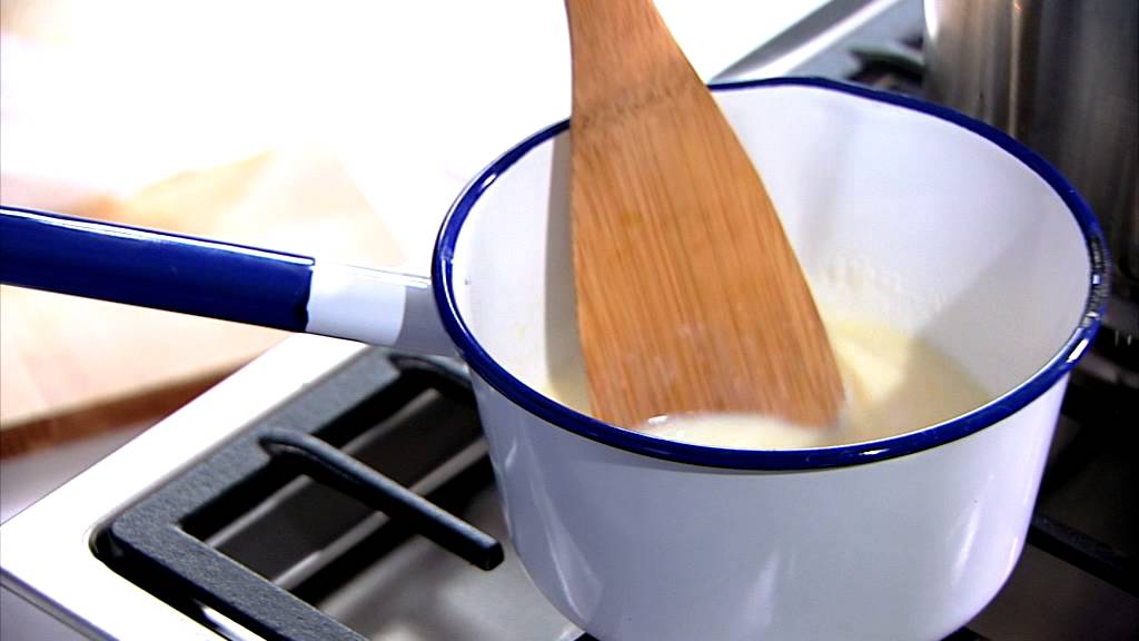 Zuurkoolstamp met rookworstcroutons - Allerhande