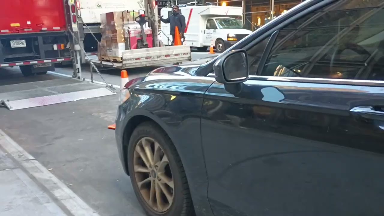 New York City up-close - street as loading zone, October 27, 2025
