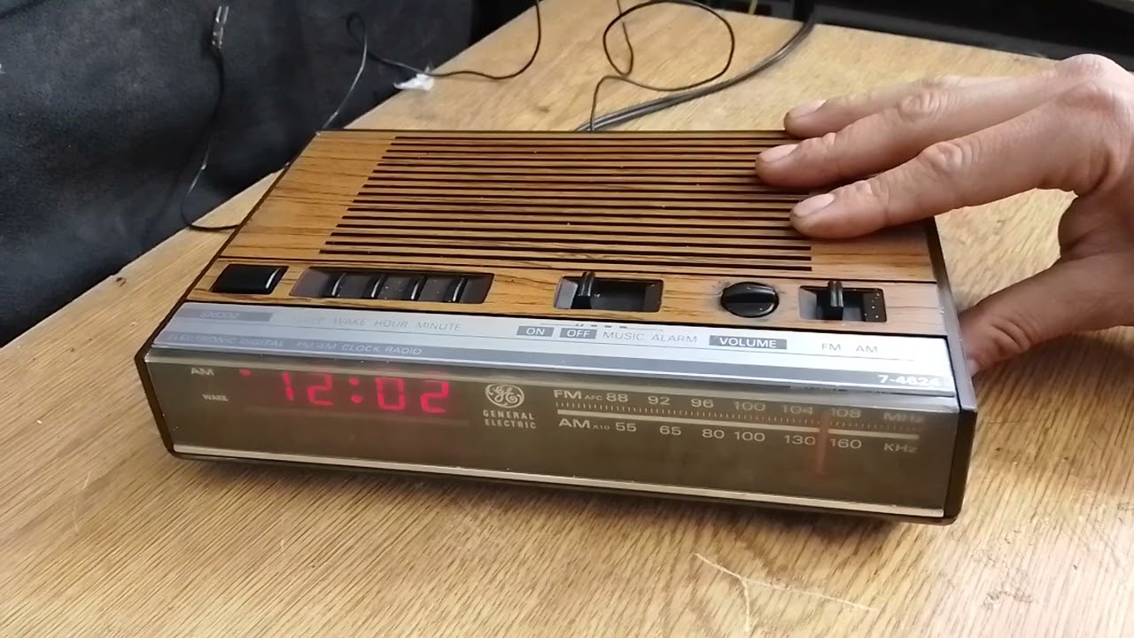 Radio reloj general electric 7-4624b