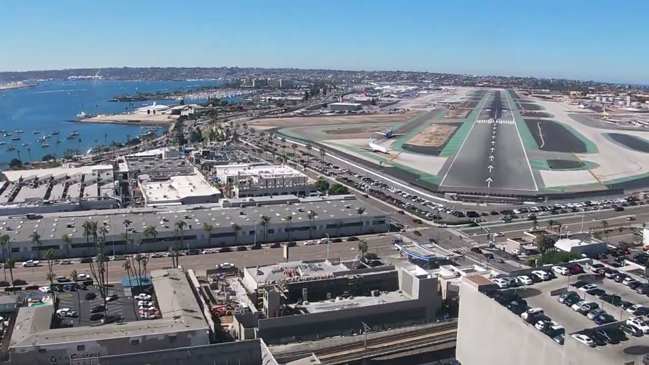 Airbus Approach into San Diego Airport